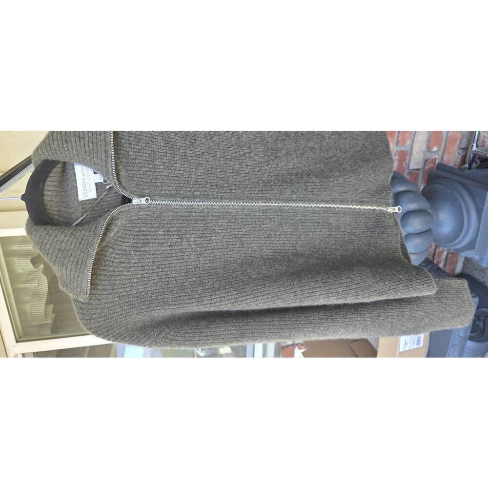 NEW DESIGN HISTORY women's bomber sweater in olive